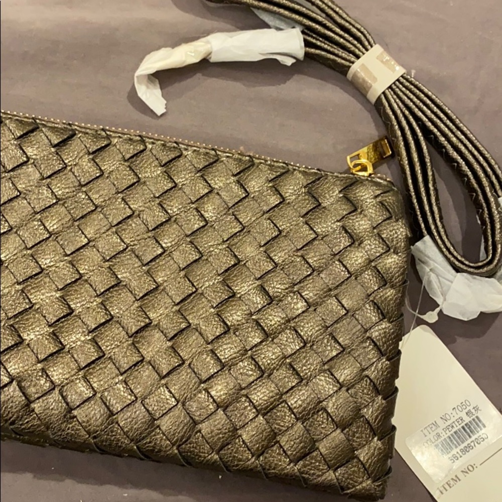 Never Worn Cross Hatch Clutch Or Crossbody - image 2